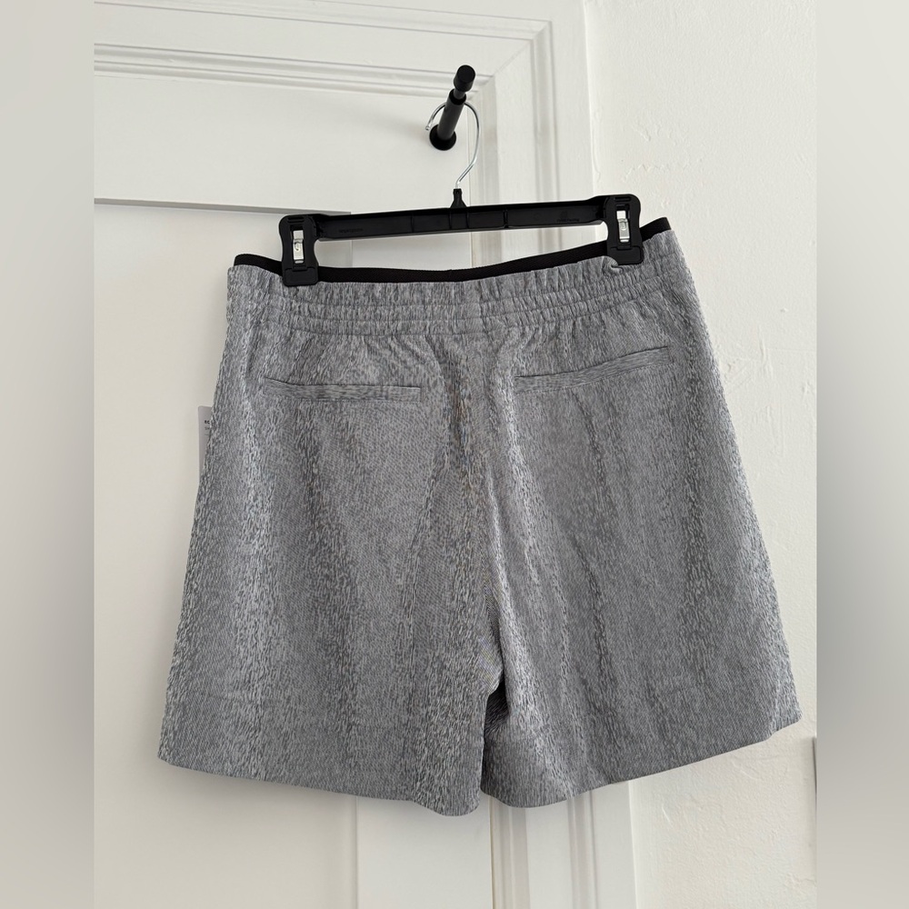 Athleta NWT black + white micro stripe (looks grey) echo high waisted shorts - Picture 11 of 13
